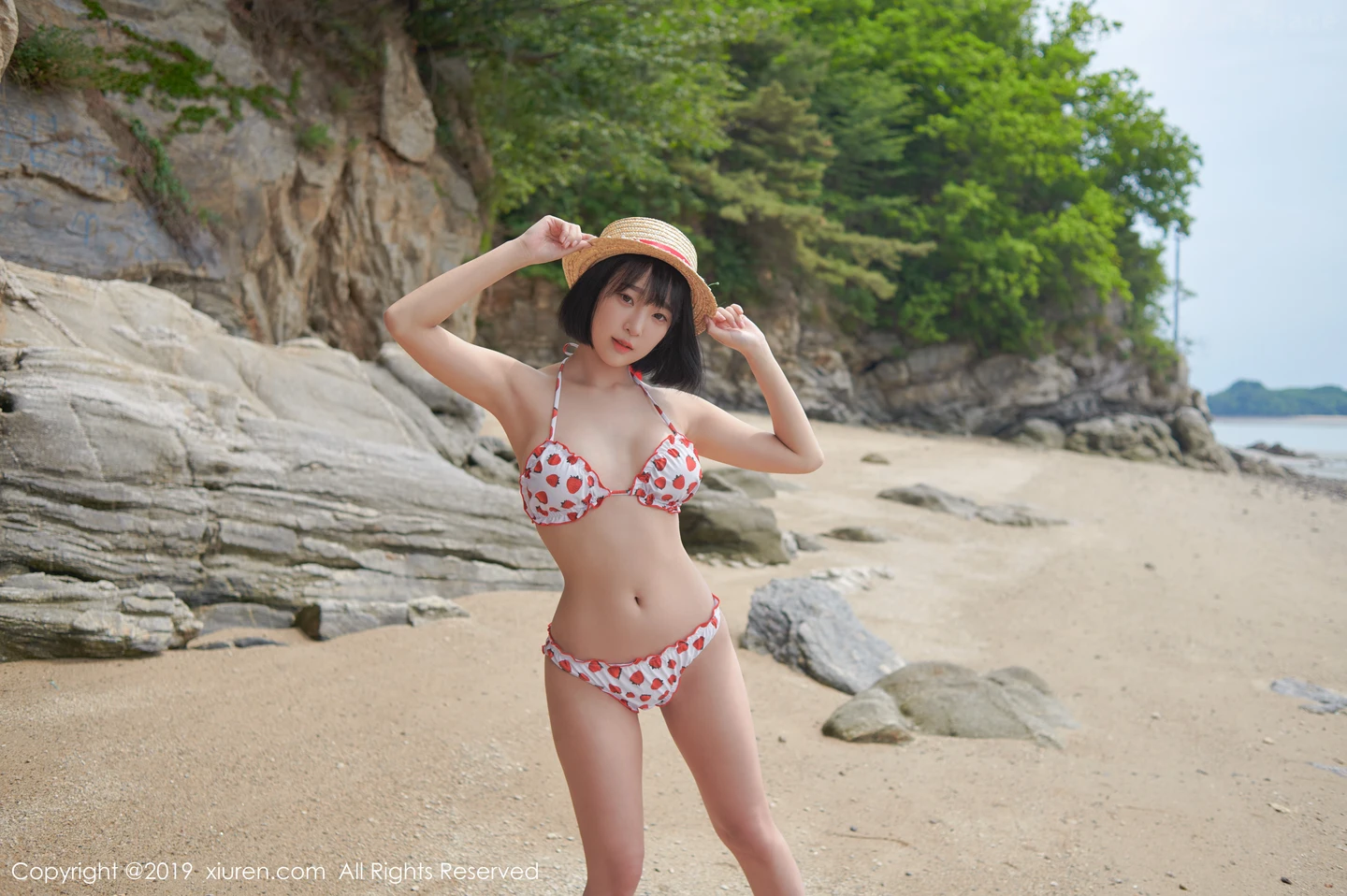 图片[3]-[XiuRen秀人网]VOL.1611 美女模特 卿卿韩国旅拍海边沙滩性感比基尼秀完美身材写真53P-秀人网官方网站